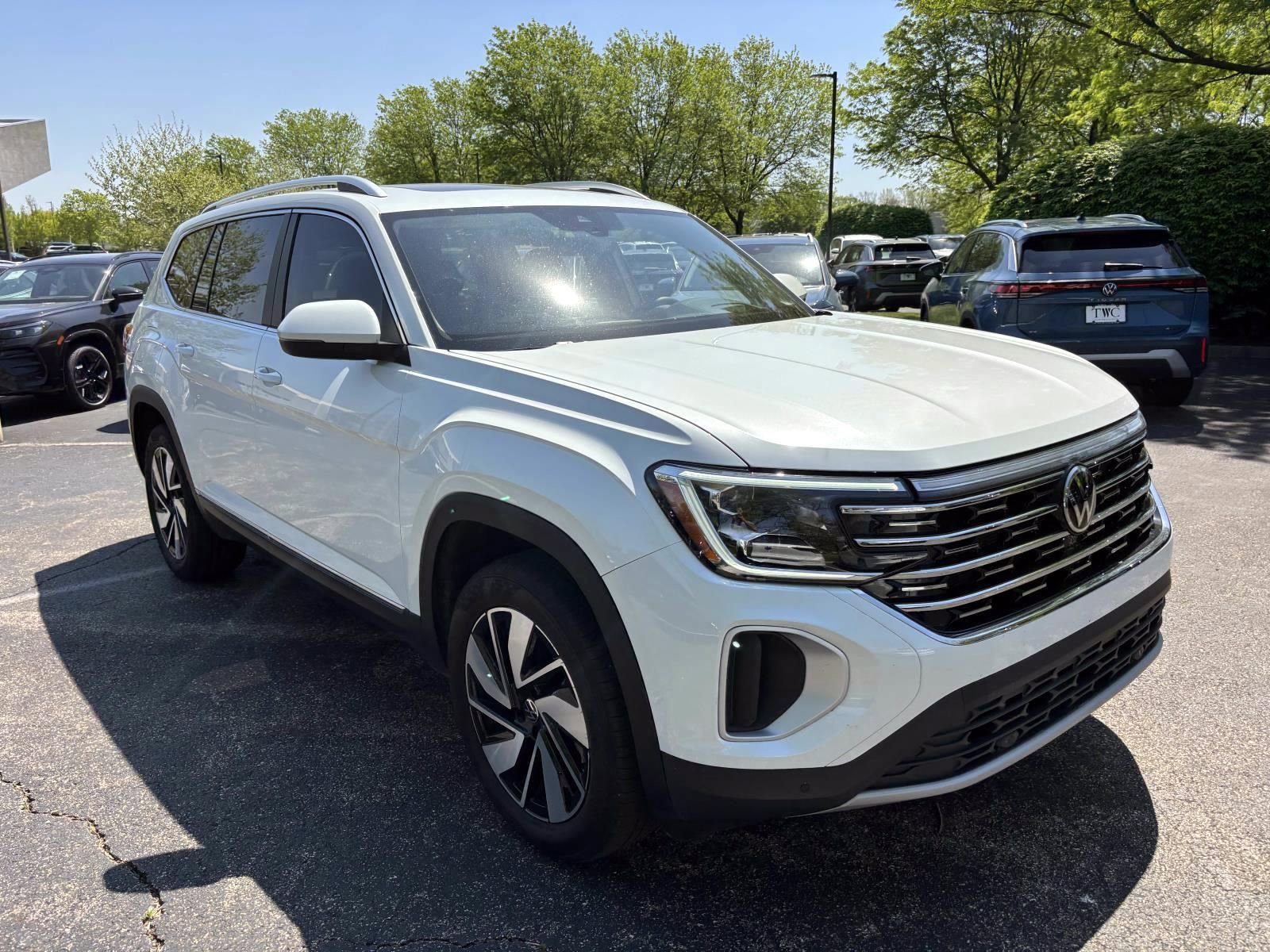 Used 2024 Volkswagen Atlas SEL AWD/4WD image 3