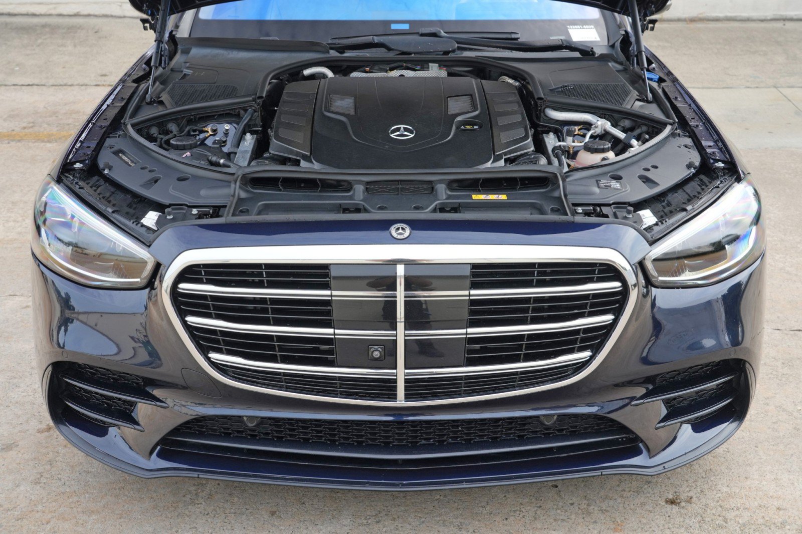 Used 2022 Mercedes-Benz S 580 4MATIC Sedan w/ AMG Line Package image 8