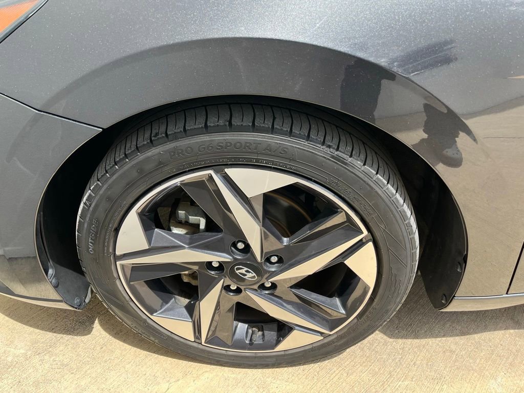 Used 2021 Hyundai Elantra Limited FWD image 11