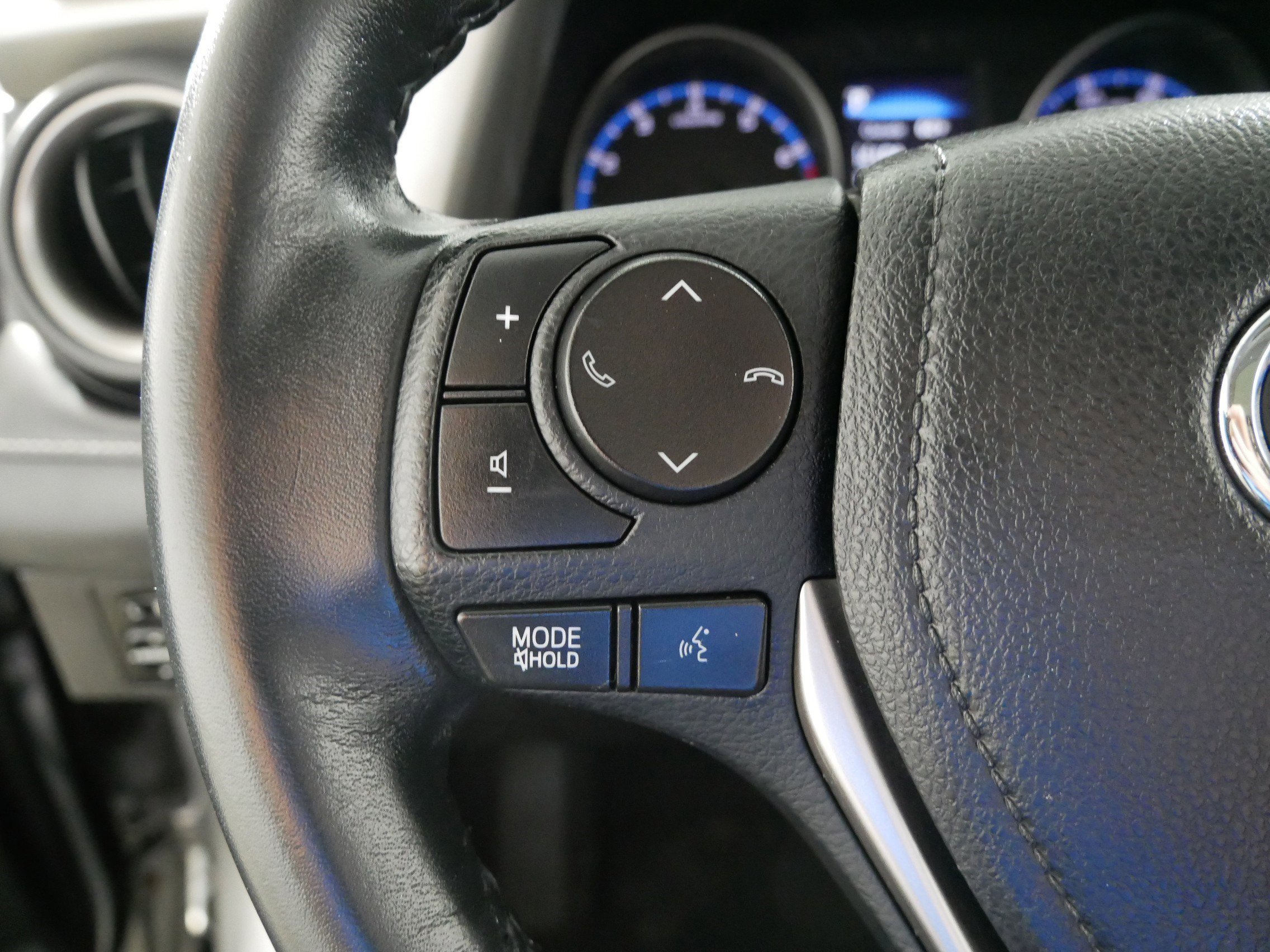 Used 2018 Toyota RAV4 XLE image 27