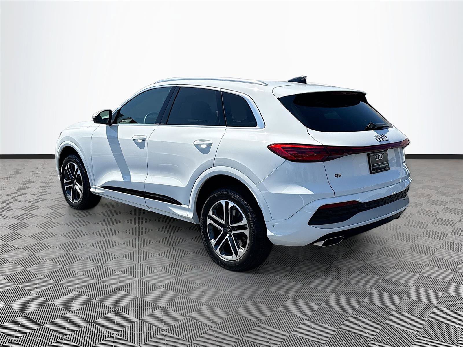 Certified 2025 Audi Q5 Premium w/ Convenience Package image 5