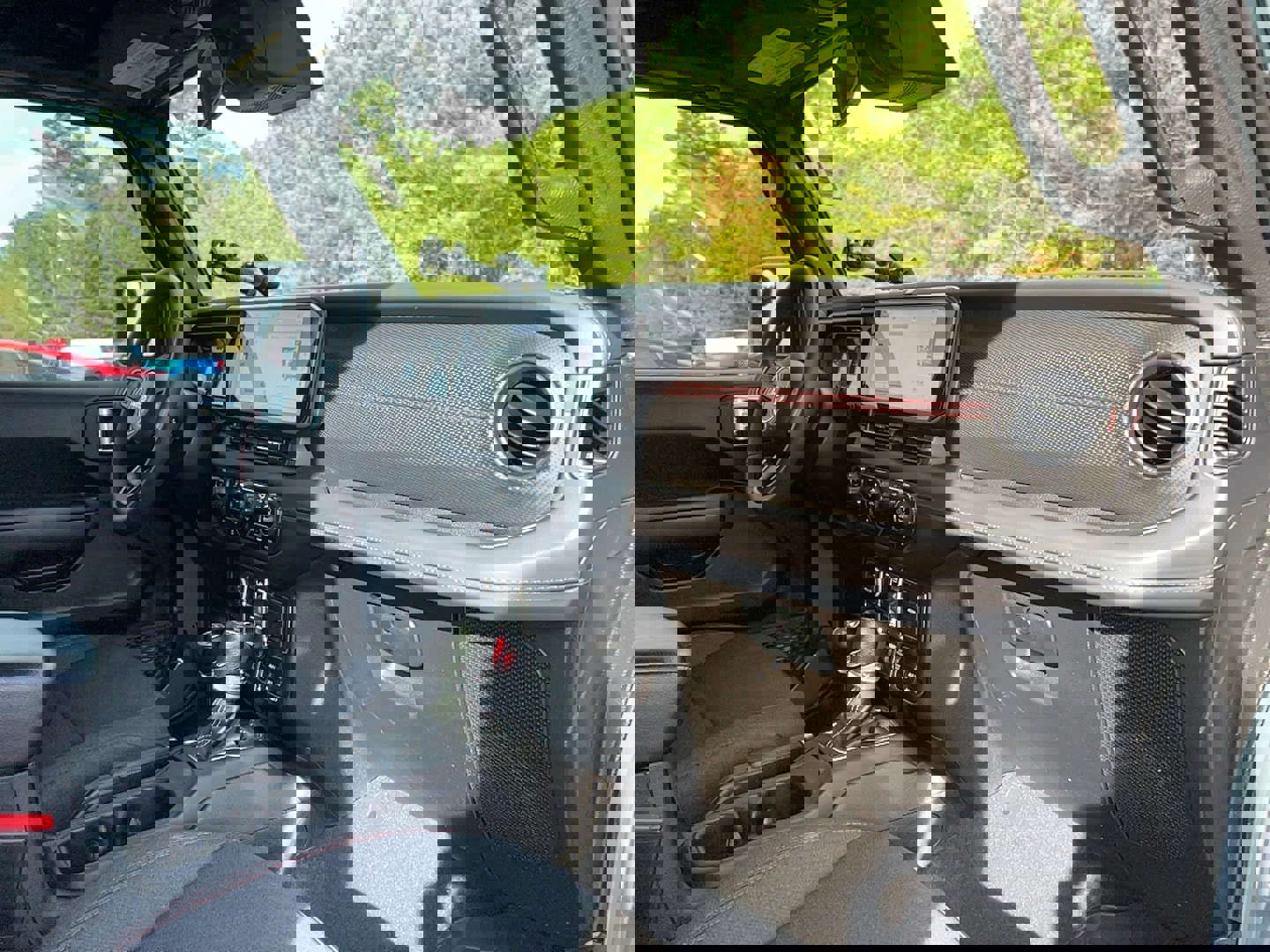 Used 2024 Jeep Wrangler Unlimited Rubicon image 25