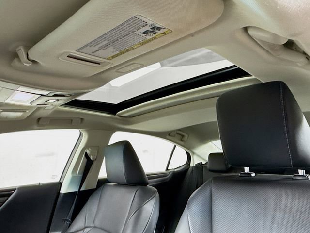 Used 2022 Lexus ES 350 w/ Accessory Package image 22