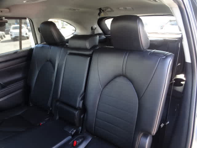 Used 2025 Toyota Highlander XLE image 20