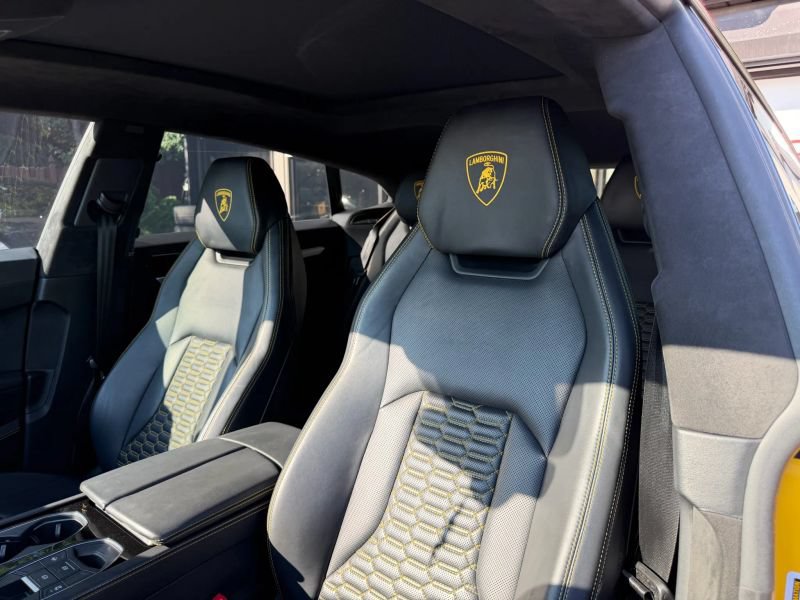 Used 2019 Lamborghini Urus AWD/4WD image 12