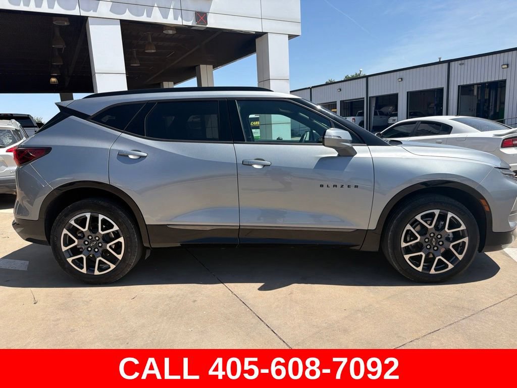 Used 2025 Chevrolet Blazer RS FWD image 2