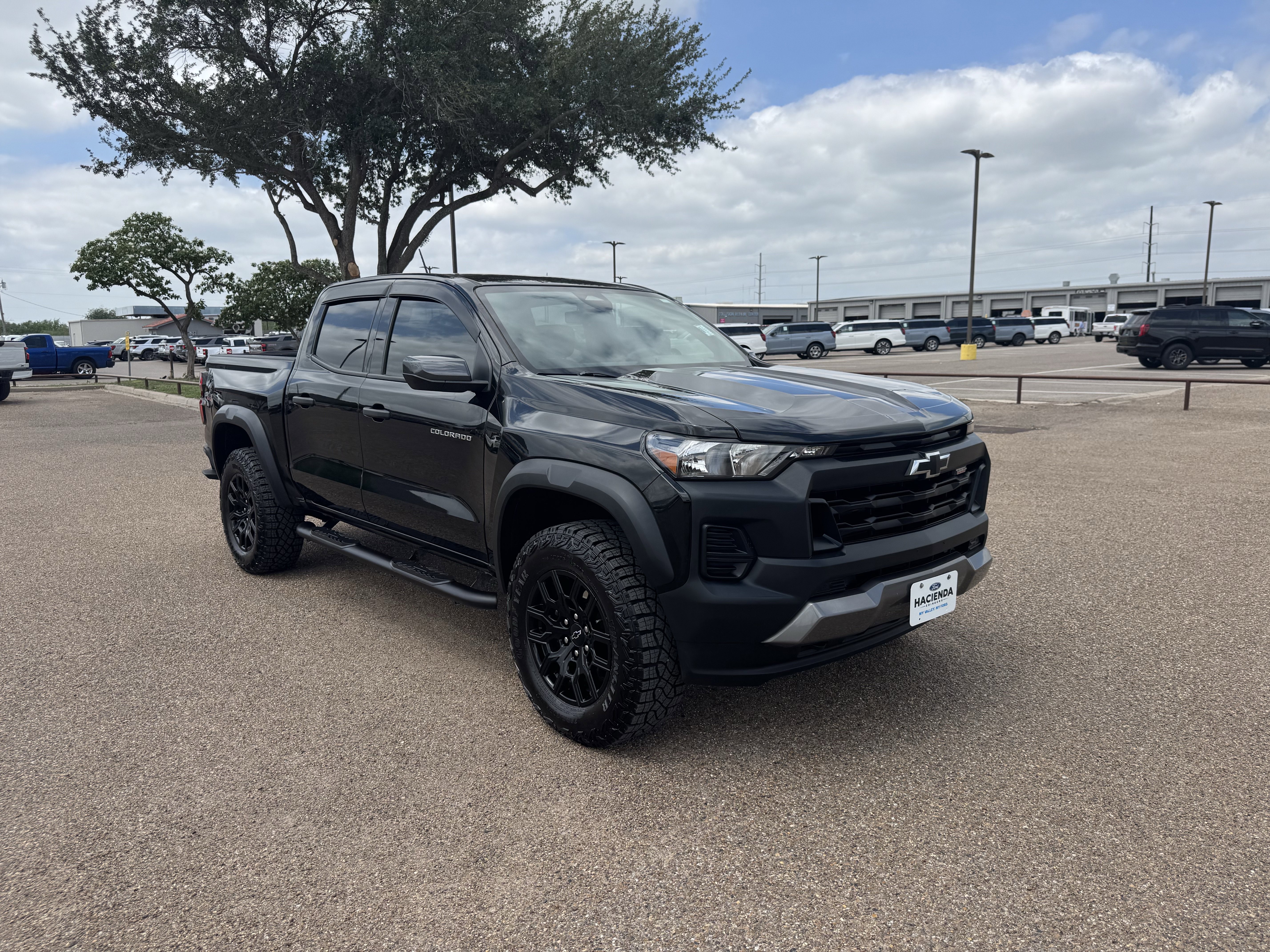 Used 2025 Chevrolet Colorado Trail Boss AWD/4WD image 5