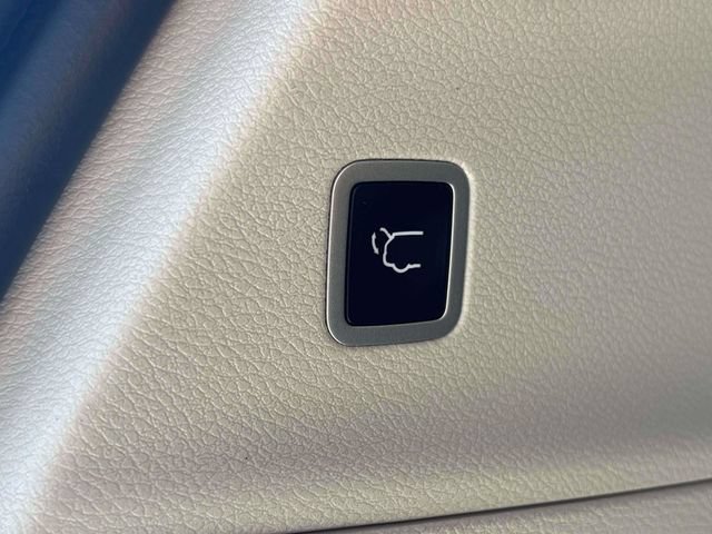 Used 2024 Chrysler Pacifica Touring-L FWD image 35