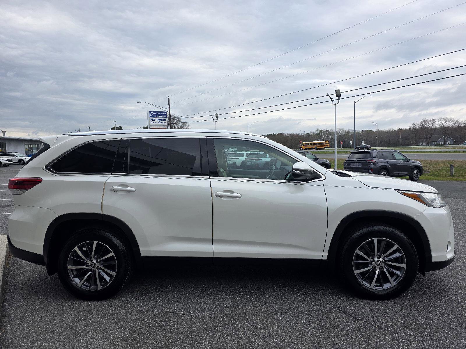 Used 2019 Toyota Highlander XLE image 4