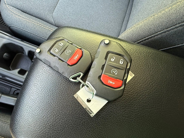 Used 2024 Jeep Wrangler Unlimited w/ Dual Top Group image 28