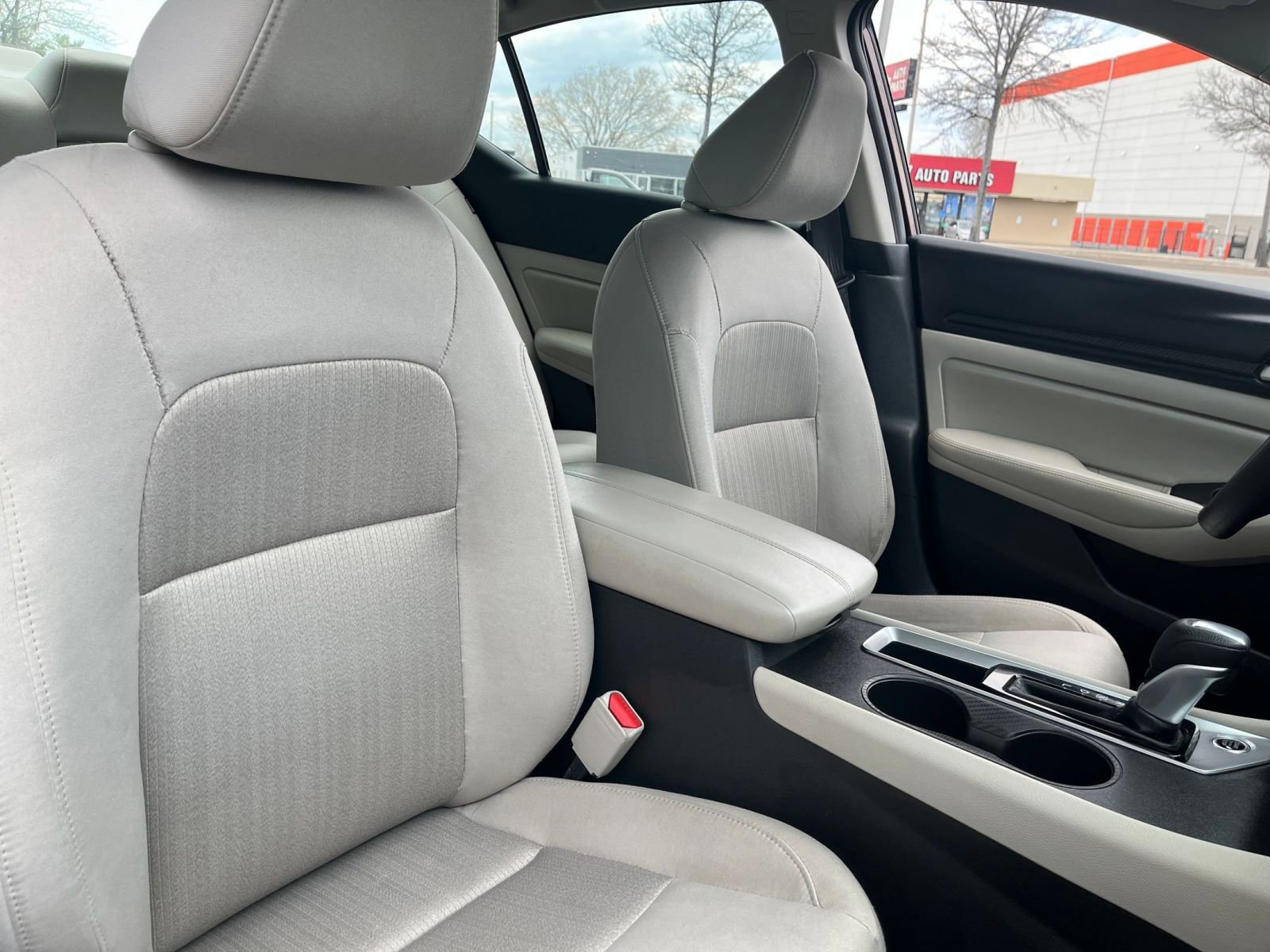 Used 2025 Nissan Altima 2.5 SV FWD image 37