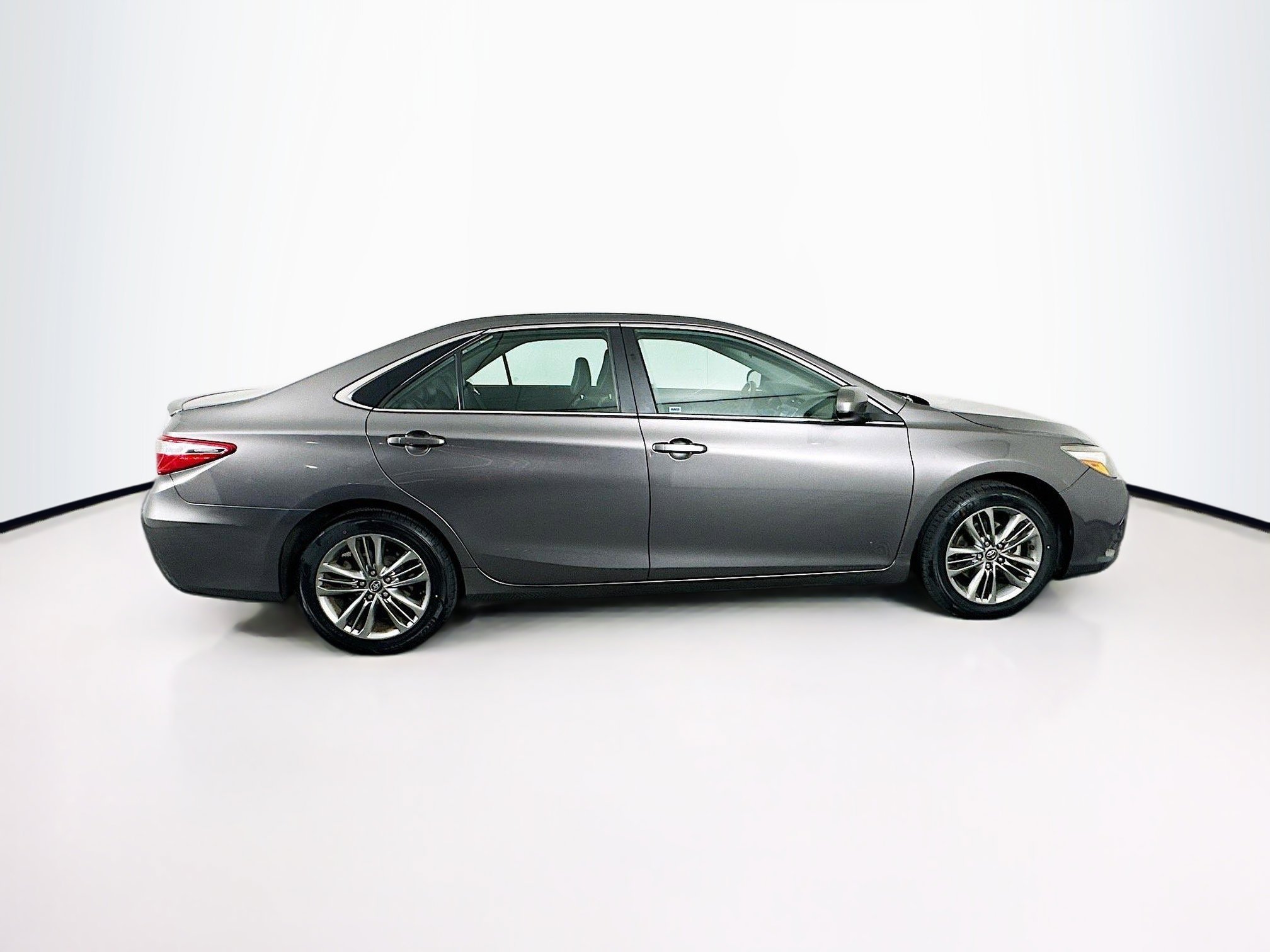 Used 2016 Toyota Camry SE image 10