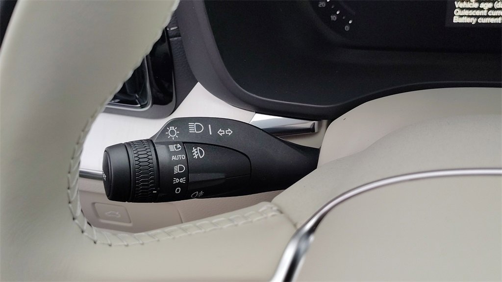 New 2026 Volvo XC60 B5 Ultra w/ Climate Package image 17