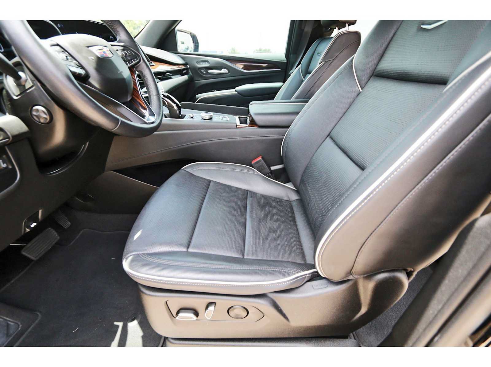 Used 2023 Cadillac Escalade ESV Premium Luxury AWD/4WD image 12