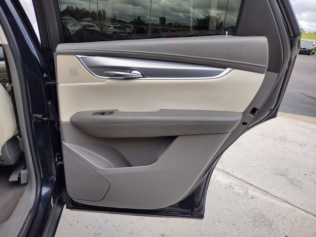 Used 2017 Cadillac XT5 Premium Luxury FWD image 18