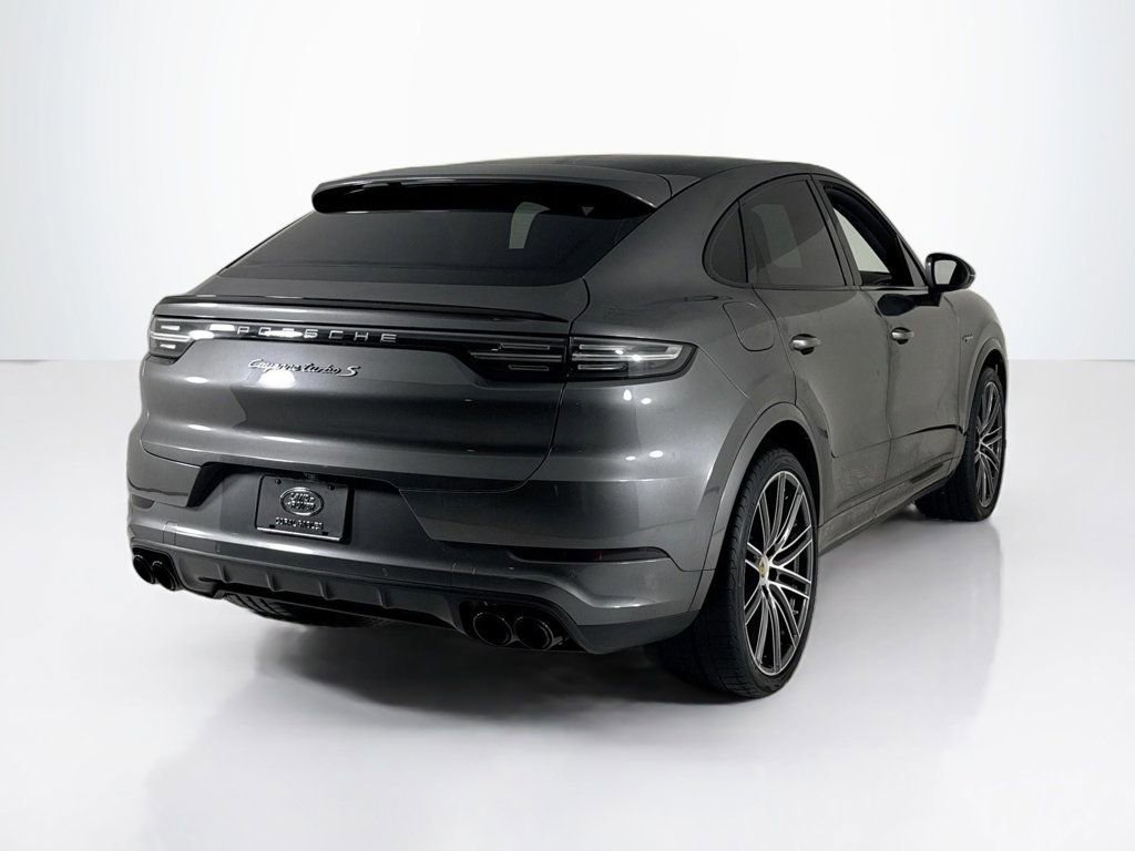 Certified 2022 Porsche Cayenne Turbo S image 5