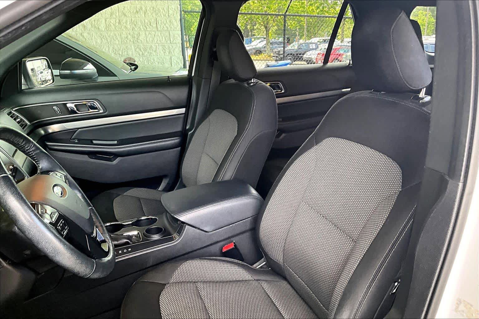 Used 2019 Ford Explorer XLT w/ Class III Trailer Tow Package FWD image 7