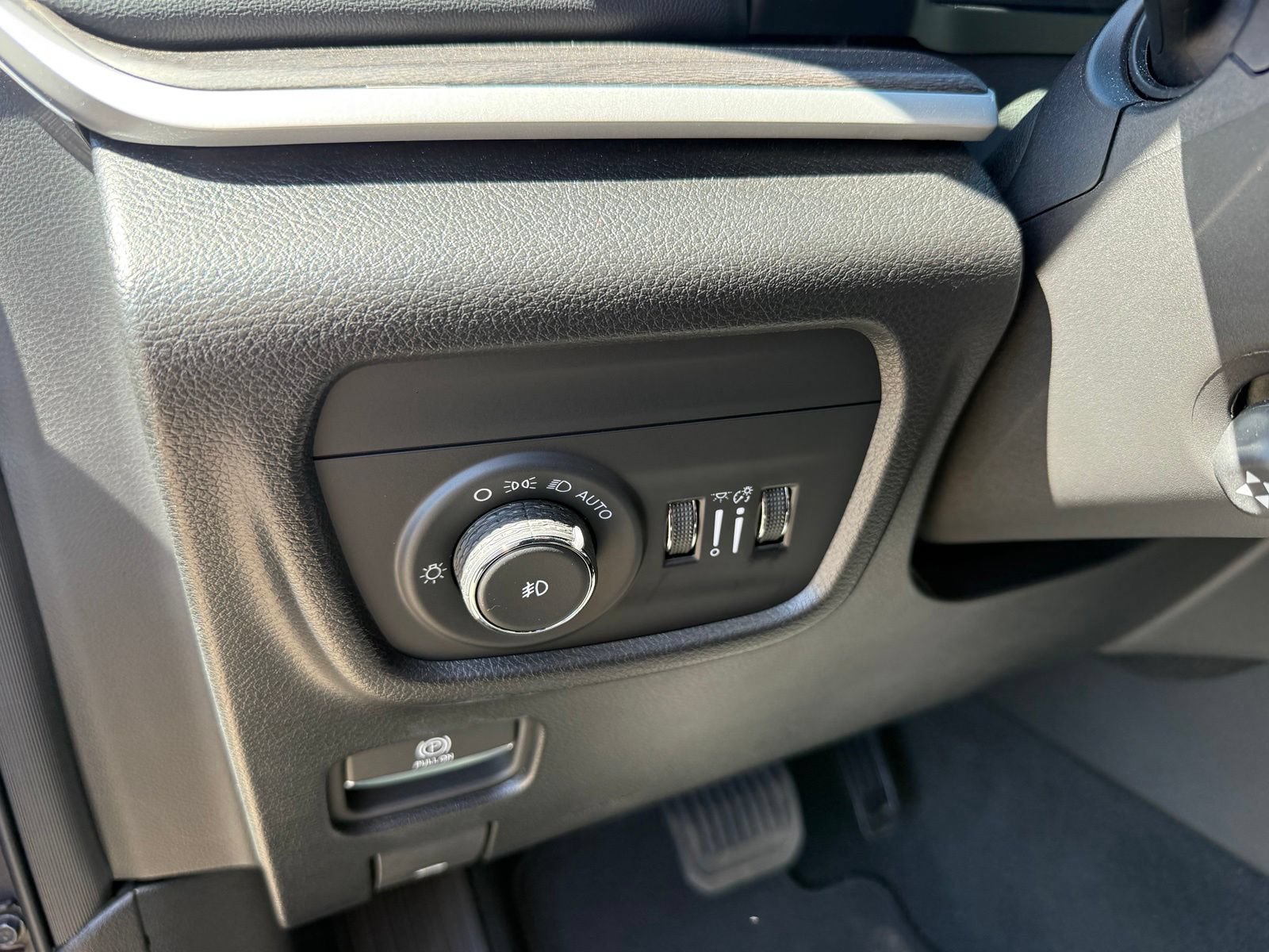 Used 2024 Jeep Grand Cherokee Limited w/ Luxury Tech Group II AWD/4WD image 13