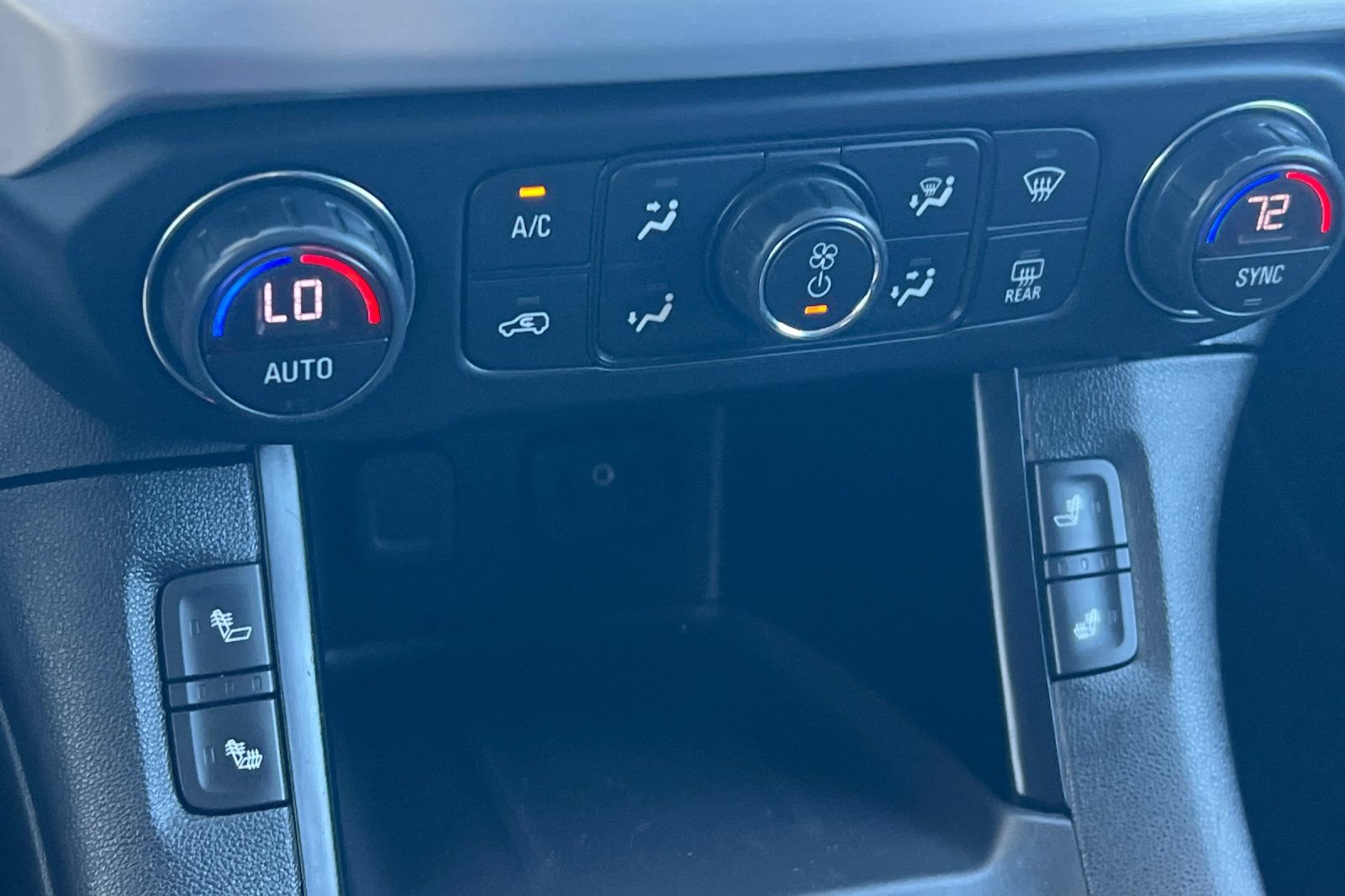 Used 2019 GMC Acadia SLT AWD/4WD image 18