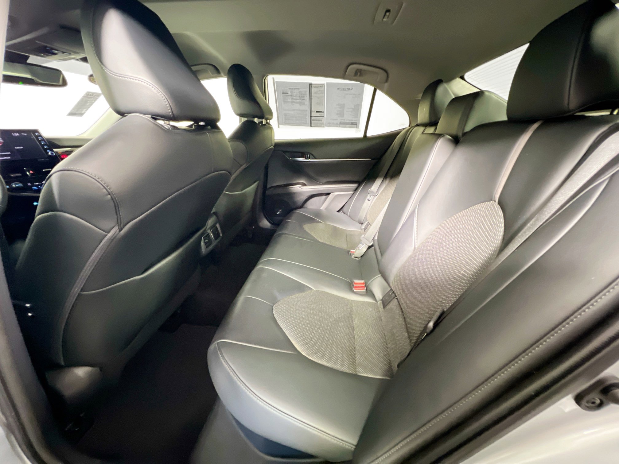 Used 2022 Toyota Camry XLE image 29