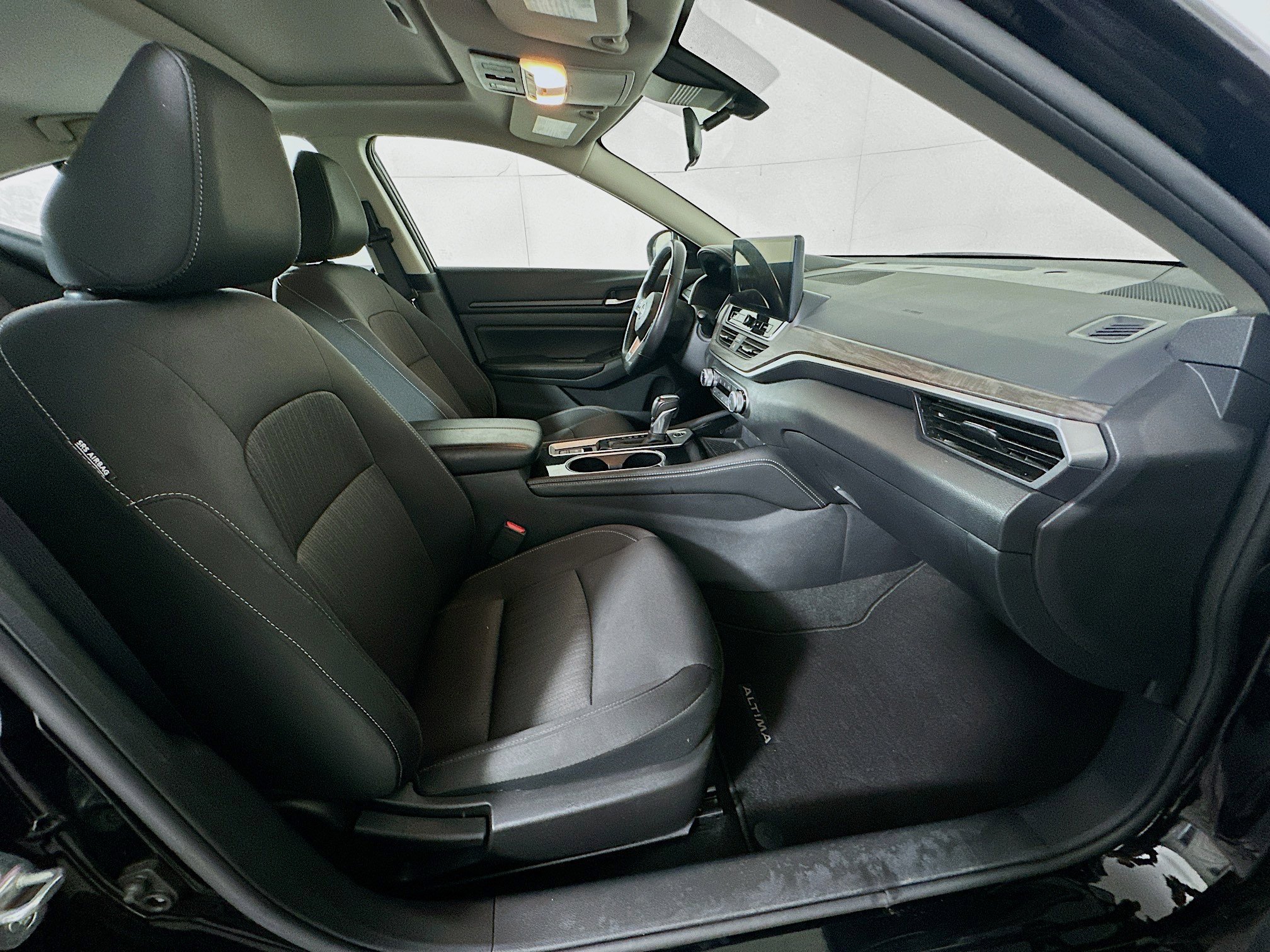 Used 2024 Nissan Altima 2.5 SV w/ SV Premium Package image 32