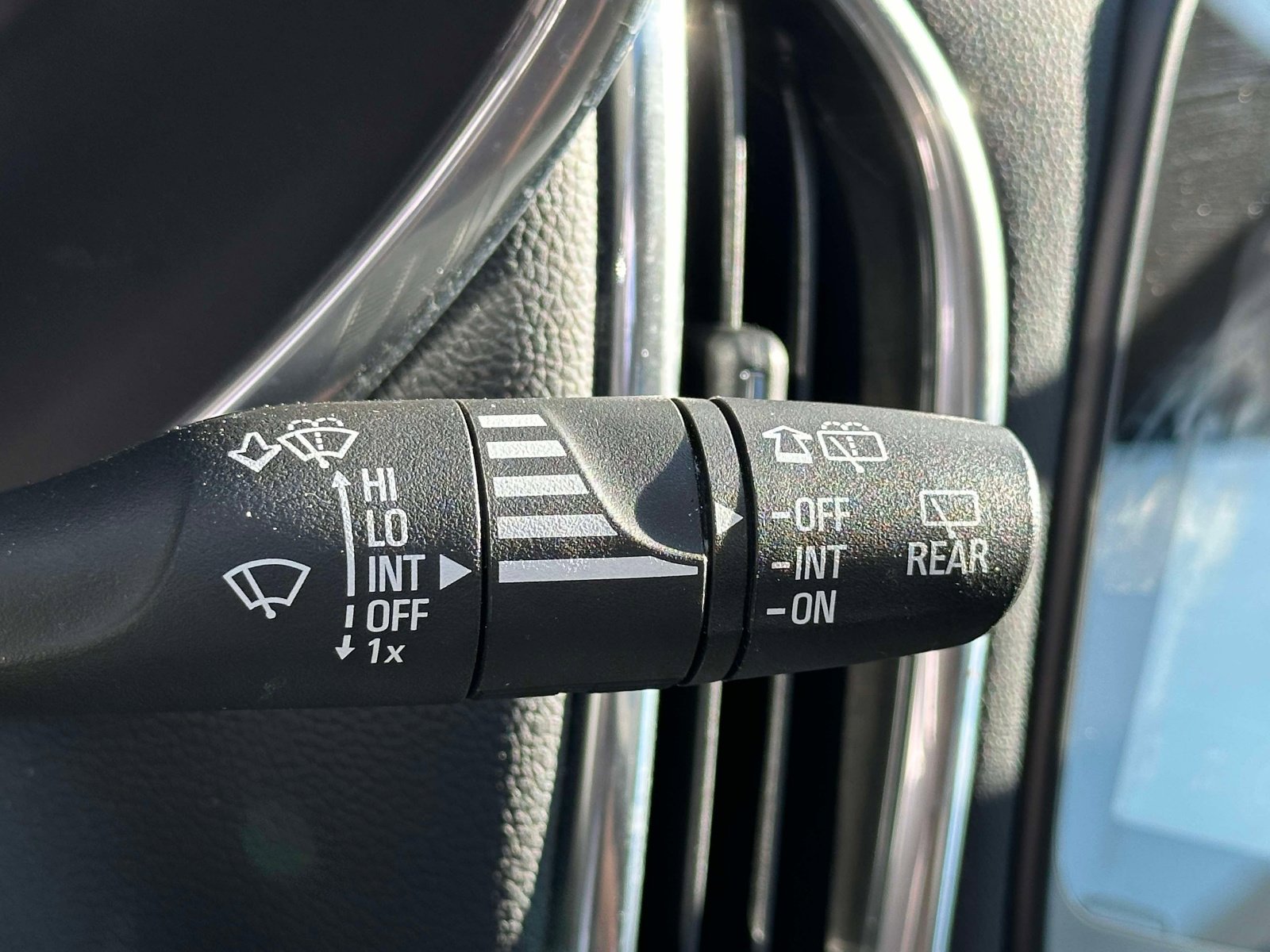 Used 2019 Chevrolet Equinox LT w/ Sun & Navigation Package image 24