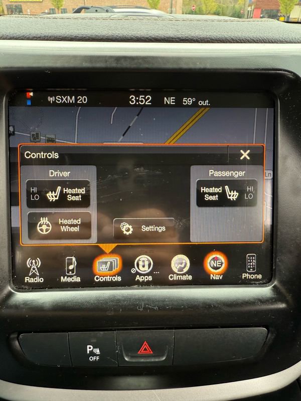 Used 2018 Jeep Cherokee Latitude Plus w/ Cold Weather Group image 16