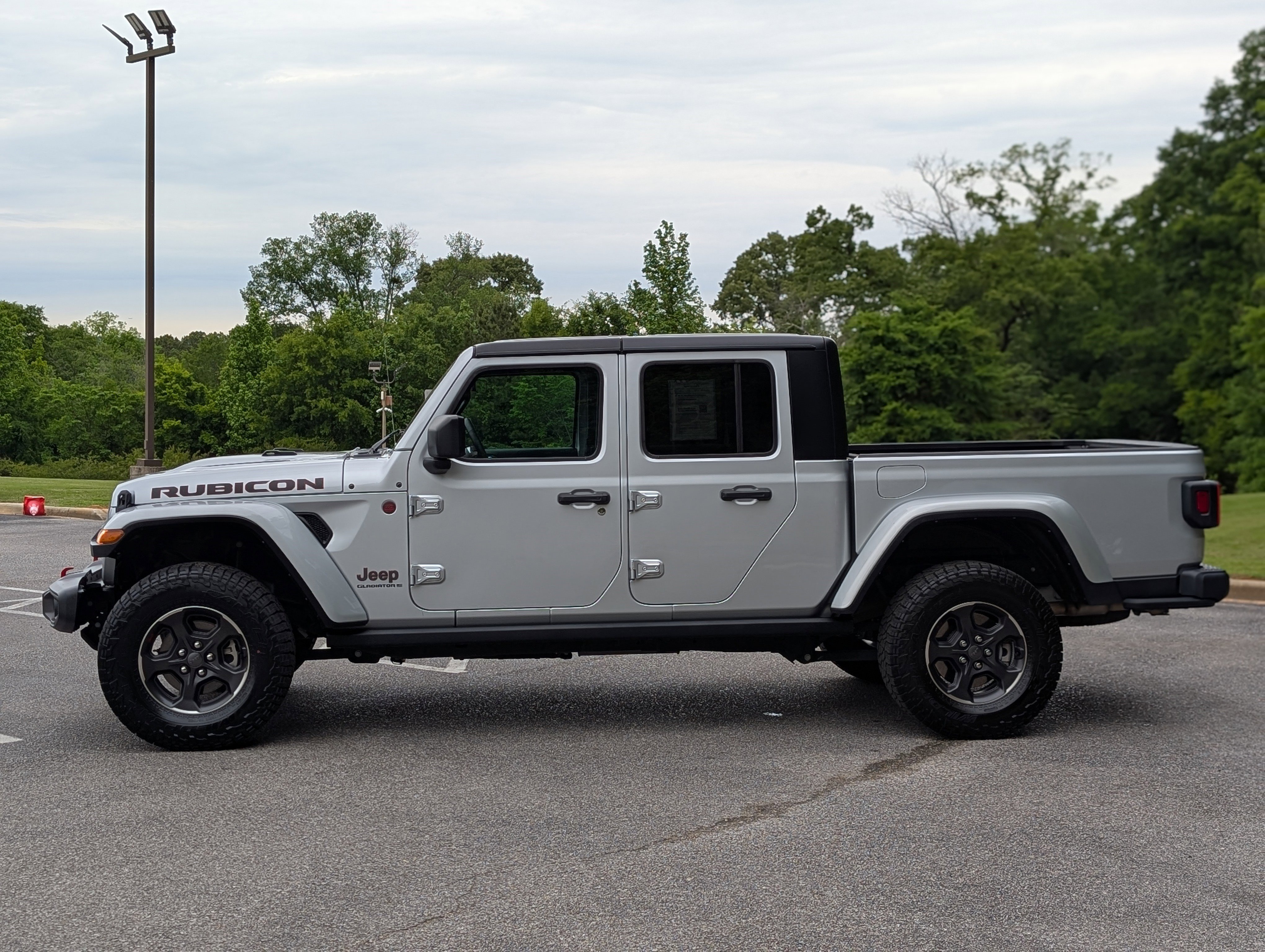 Used 2023 Jeep Gladiator Rubicon w/ Cold Weather Group AWD/4WD image 6