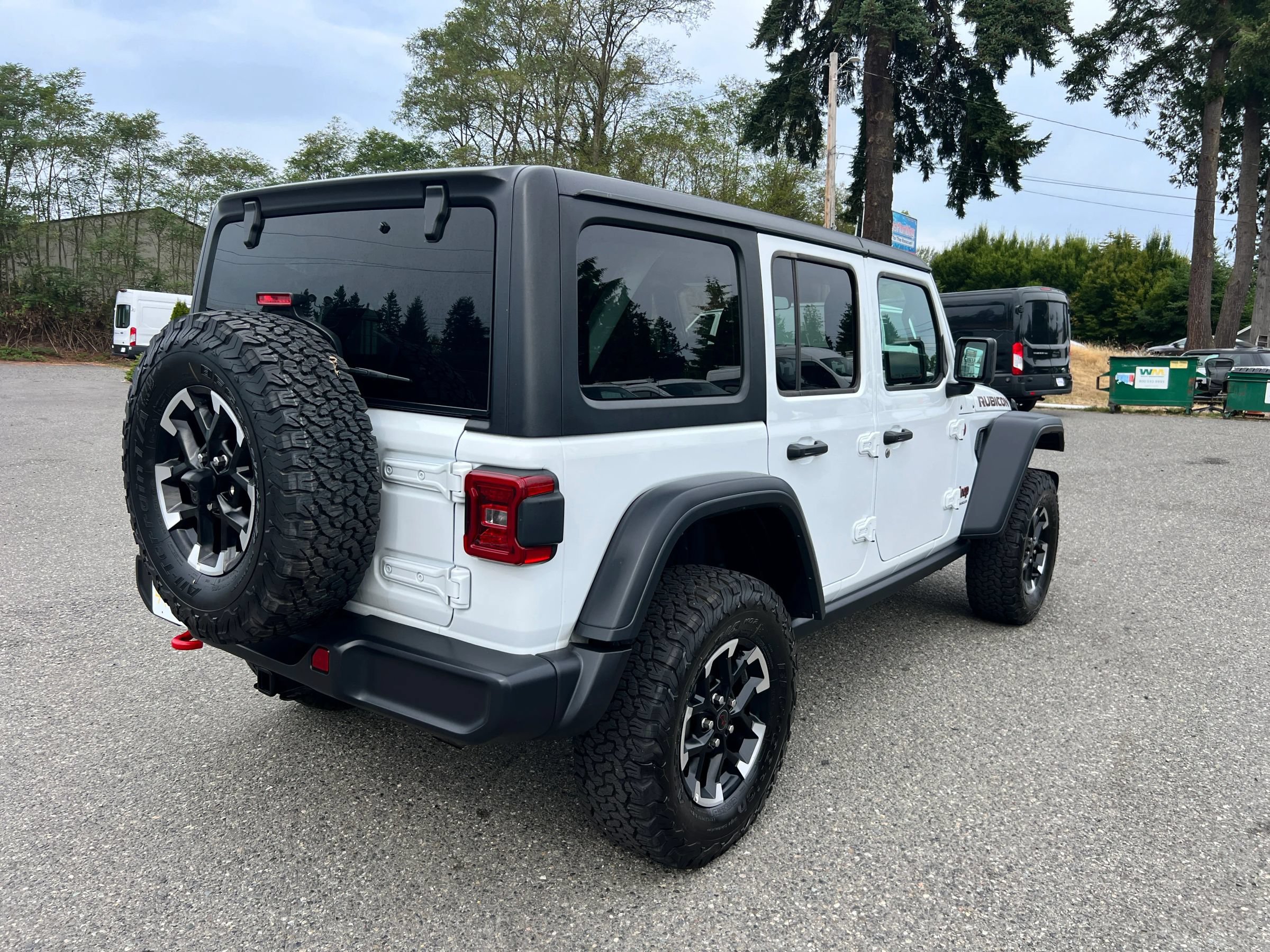 Used 2025 Jeep Wrangler Unlimited Rubicon AWD/4WD image 7