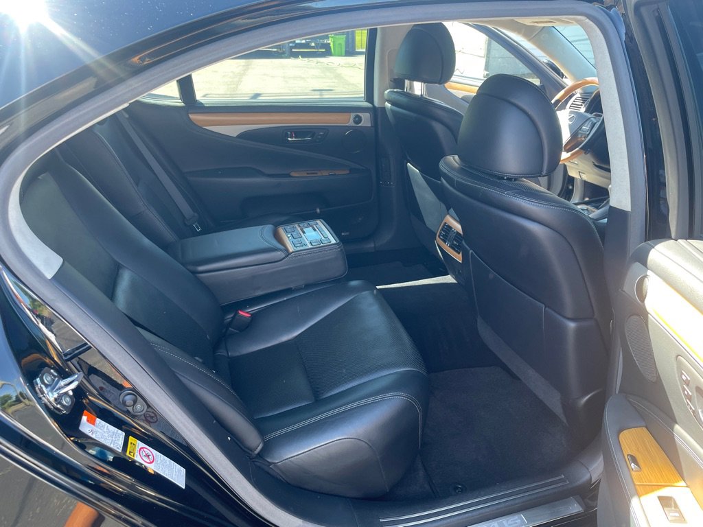 Used 2015 Lexus LS 460 L w/ Ultra Luxury Package RWD image 21