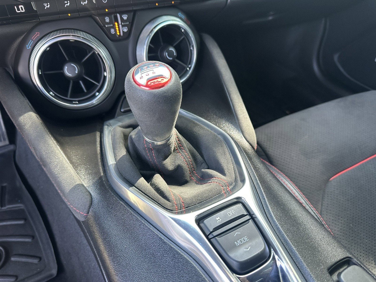 Used 2018 Chevrolet Camaro ZL1 RWD image 21