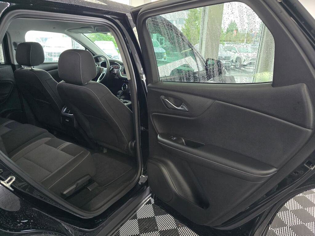 Used 2025 Chevrolet Blazer LT image 39