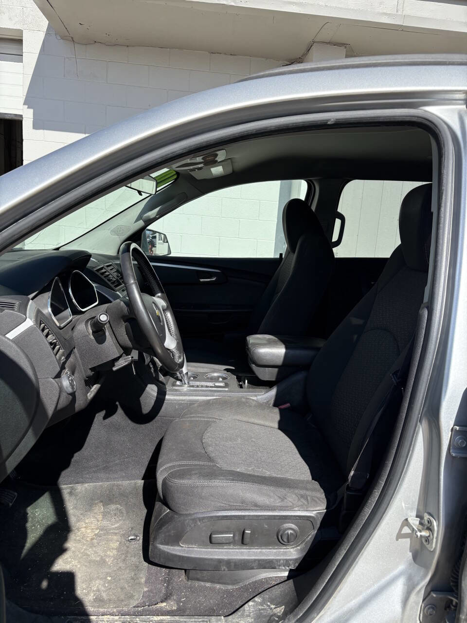 Used 2010 Chevrolet Traverse LT image 5