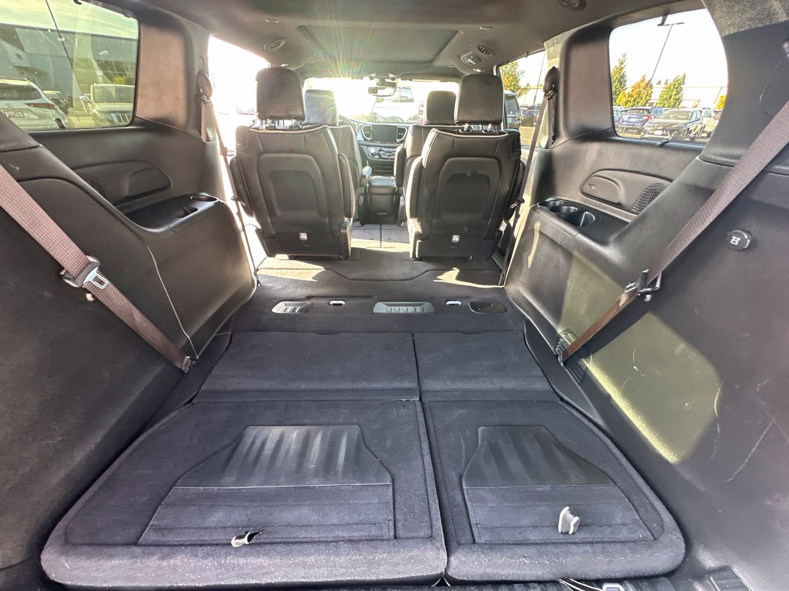 Used 2025 Chrysler Pacifica Limited FWD image 14