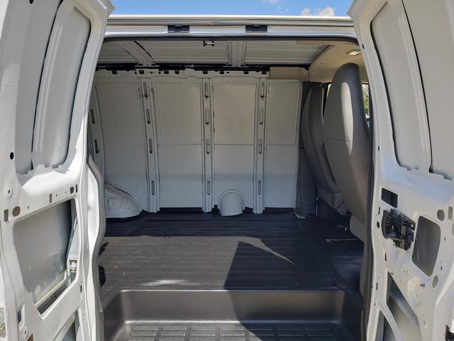 Used 2014 Chevrolet Express 2500 image 15