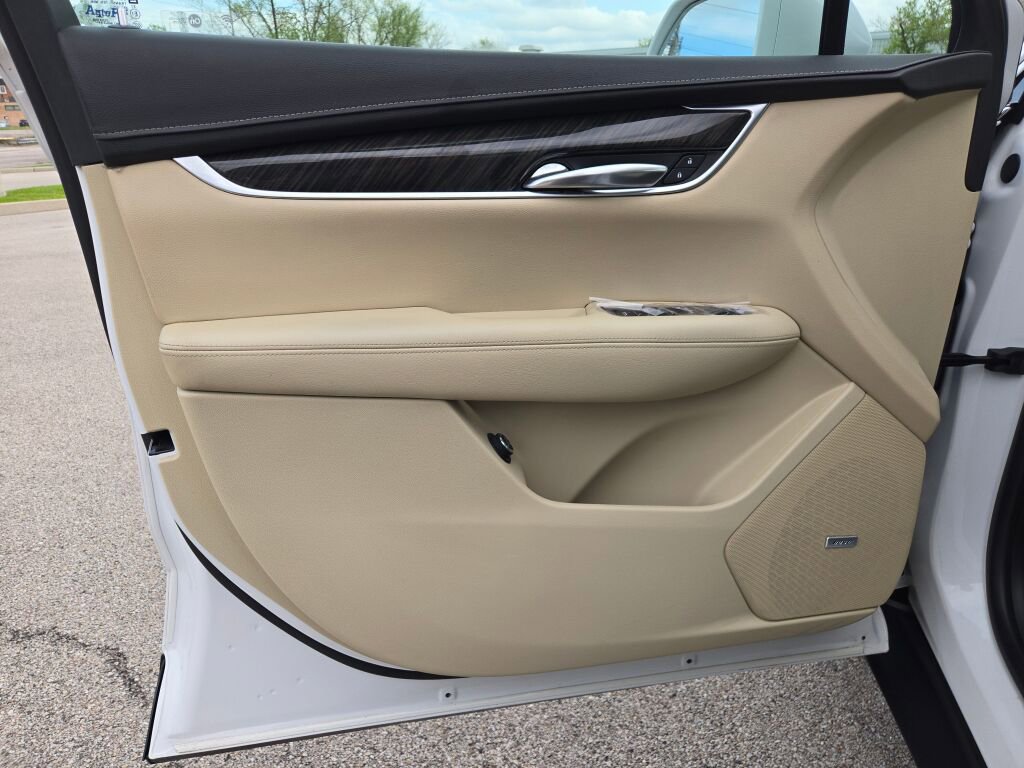 Used 2017 Cadillac XT5 FWD image 19