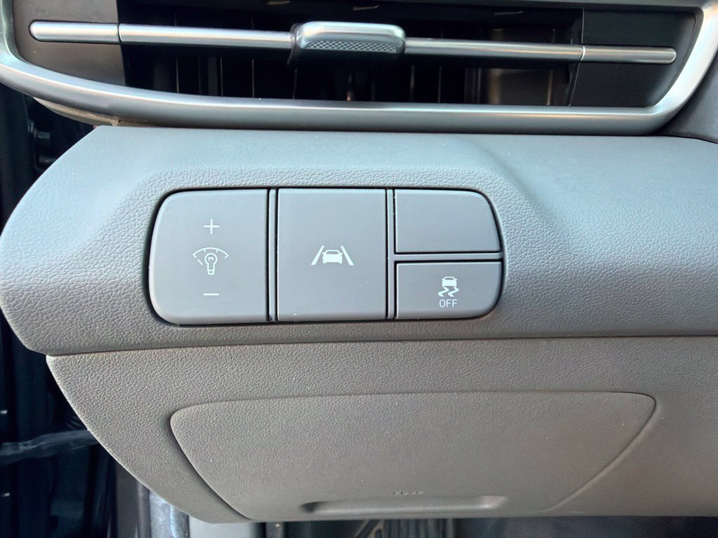 Used 2022 Hyundai Elantra SEL w/ Preferred Accessory Package FWD image 17