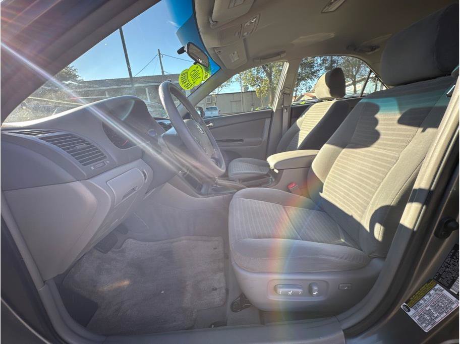 Used 2005 Toyota Camry LE FWD image 14