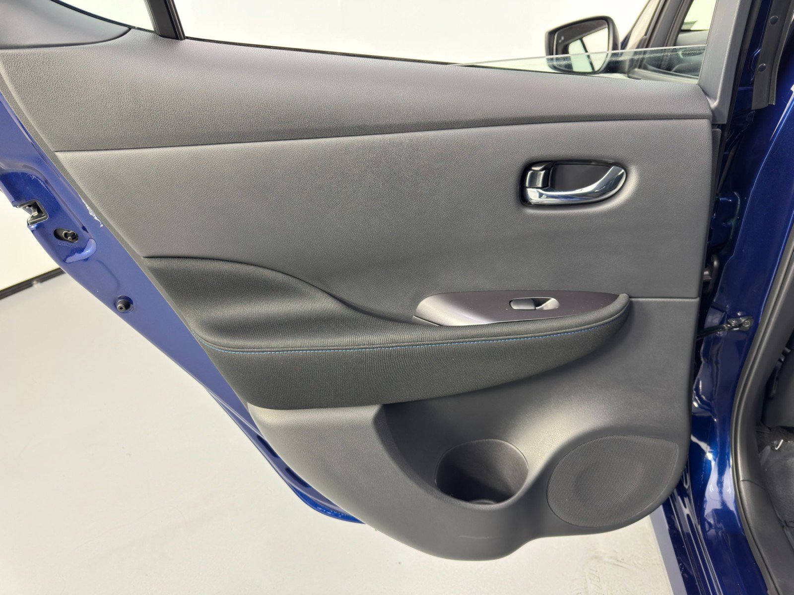 Used 2025 Nissan Leaf S image 36