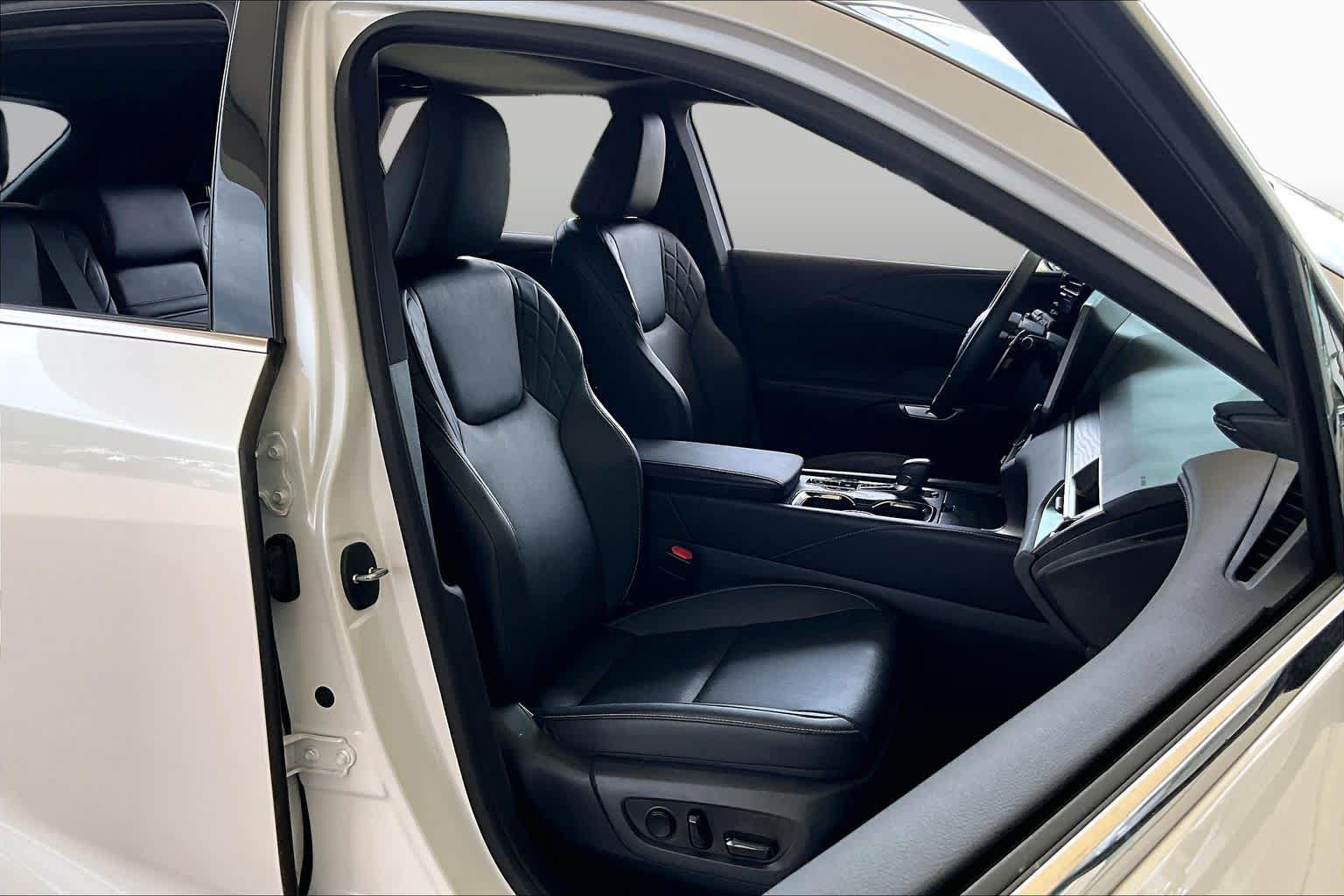 Used 2024 Lexus RX 350 Premium w/ Accessory Package (Z1) FWD image 8