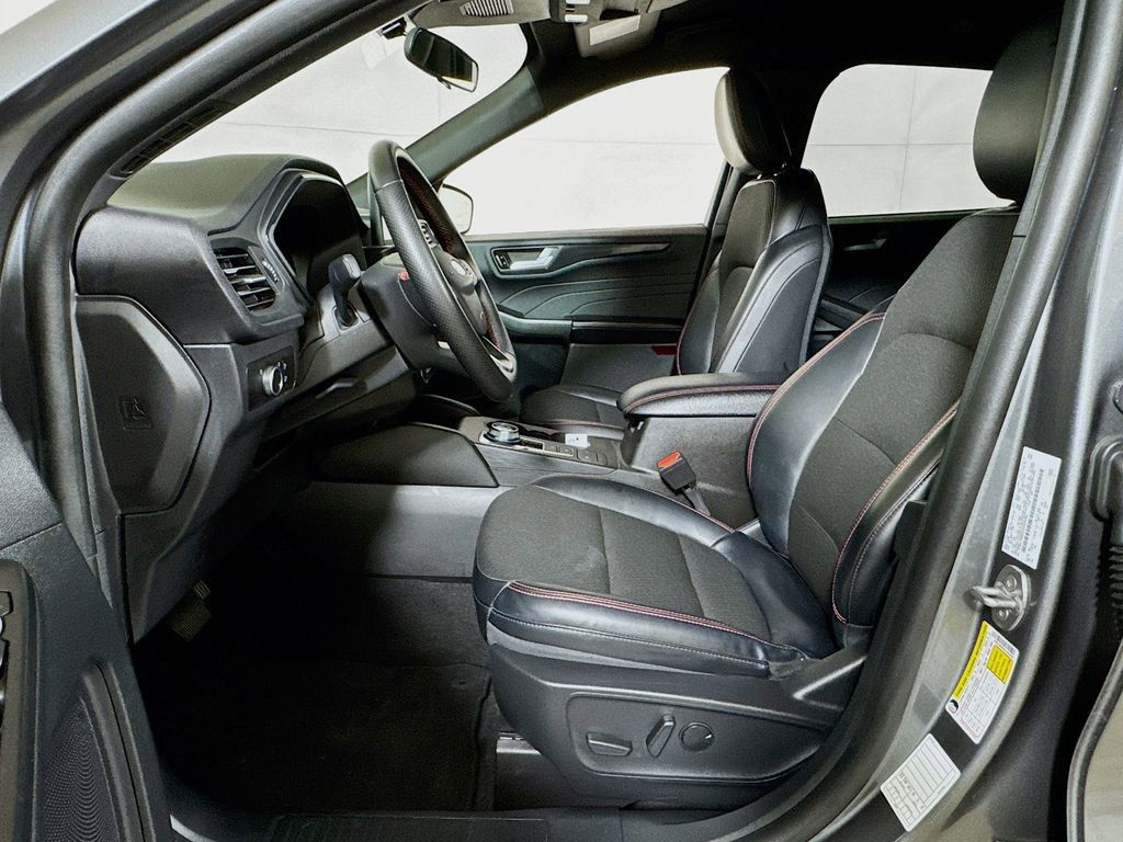 Used 2025 Ford Escape ST-Line AWD/4WD image 17
