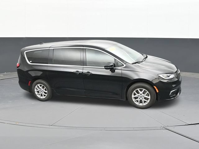 Used 2024 Chrysler Pacifica Touring FWD image 58