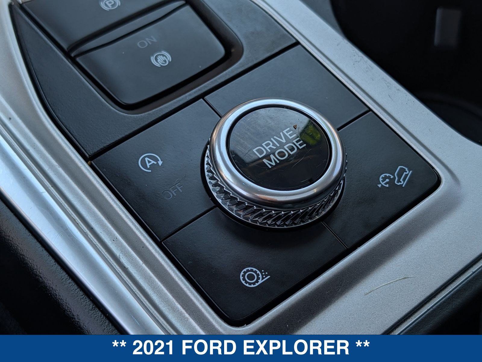 Certified 2021 Ford Explorer XLT w/ Equipment Group 202A AWD/4WD image 34