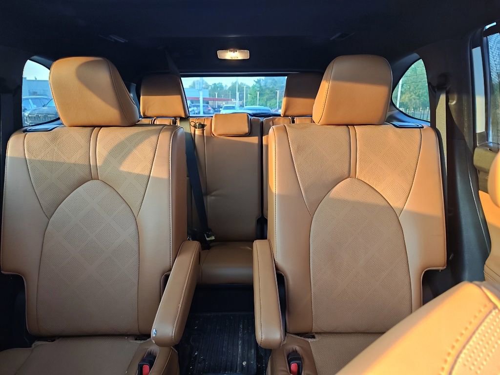 Used 2023 Toyota Highlander Platinum AWD/4WD image 14