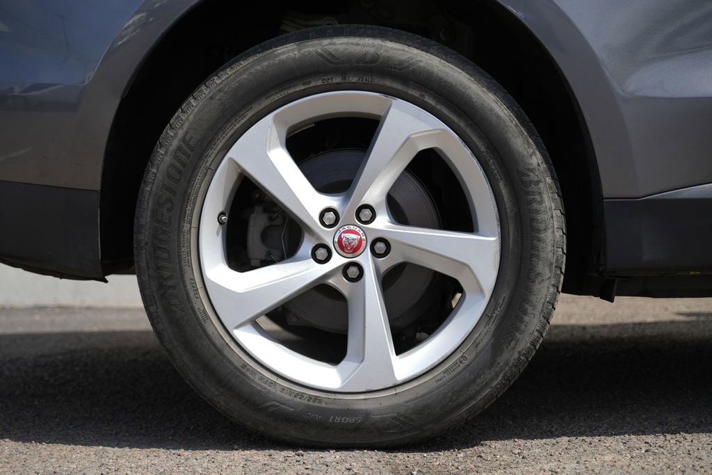 Used 2019 Jaguar F-PACE Premium image 9