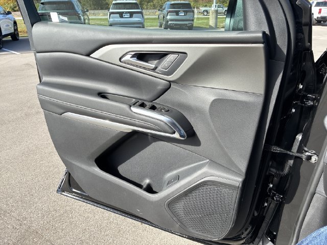 New 2027 Chevrolet Traverse LT w/ Driver Confidence Package FWD image 36