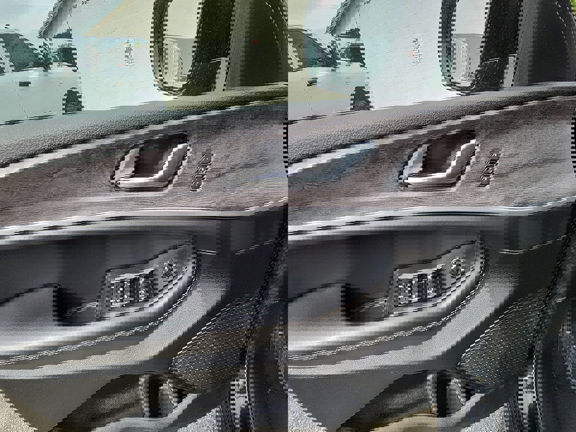 Used 2023 Jeep Grand Cherokee Limited AWD/4WD image 15