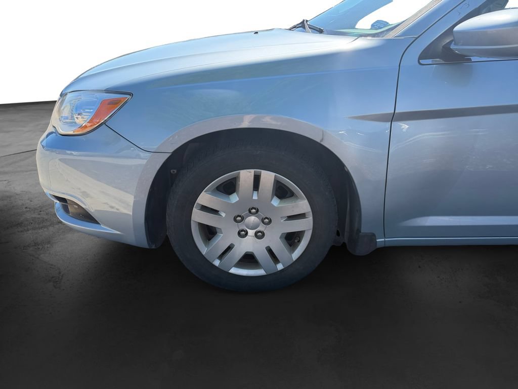 Used 2013 Chrysler 200 LX FWD image 11