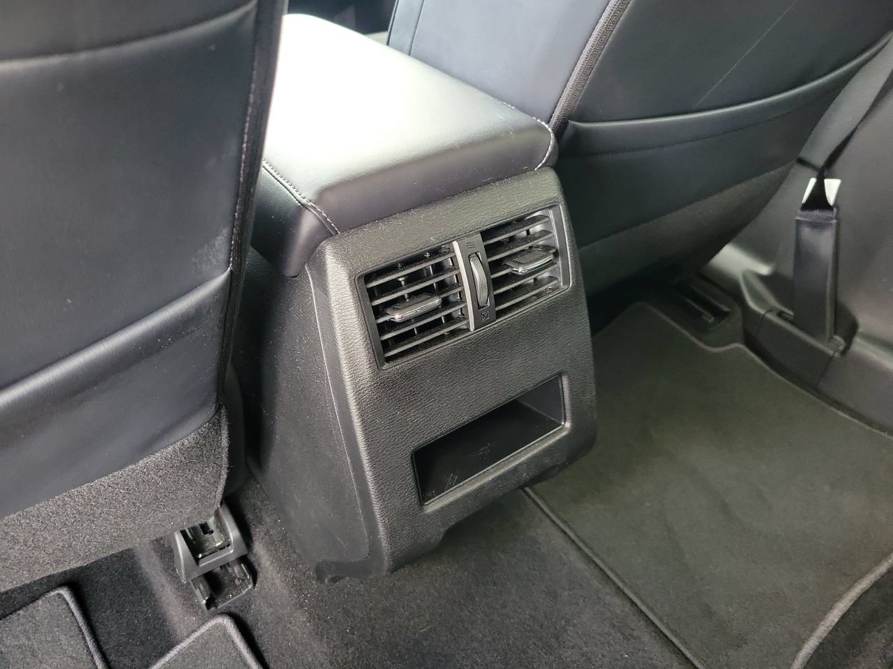 Used 2025 Mitsubishi Outlander SE FWD image 12