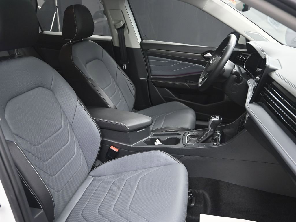 Used 2025 Volkswagen Jetta SEL image 33